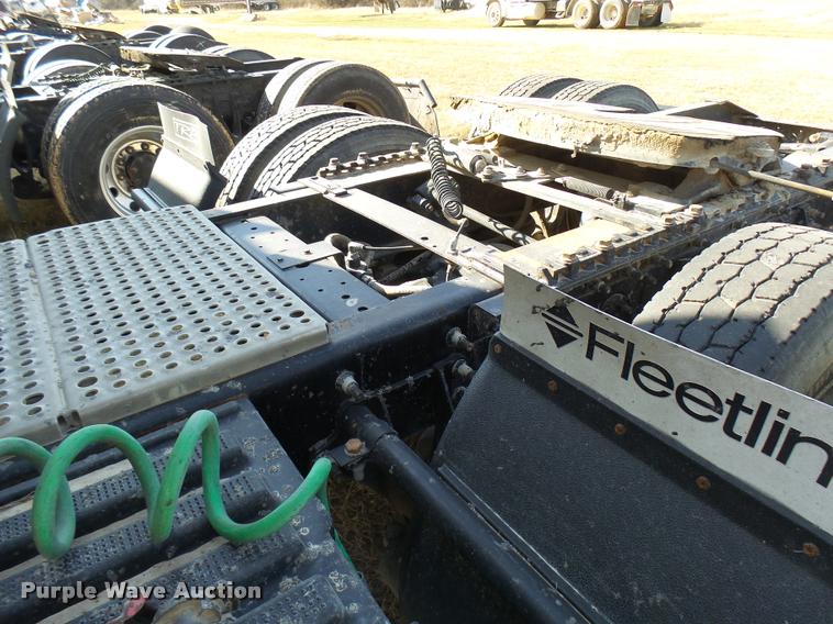 image for item DB2358 2007 International 9400i semi truck