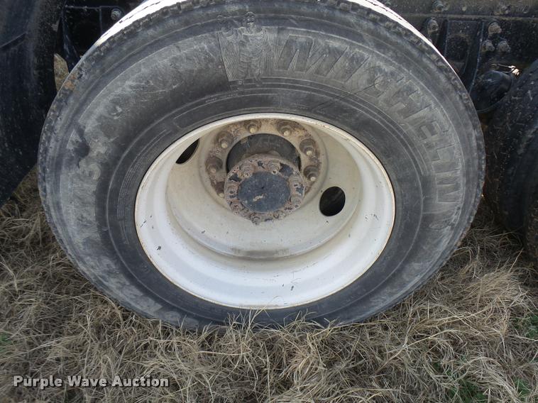 image for item DB2358 2007 International 9400i semi truck