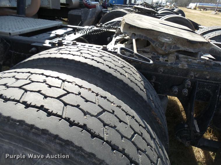 image for item DB2358 2007 International 9400i semi truck