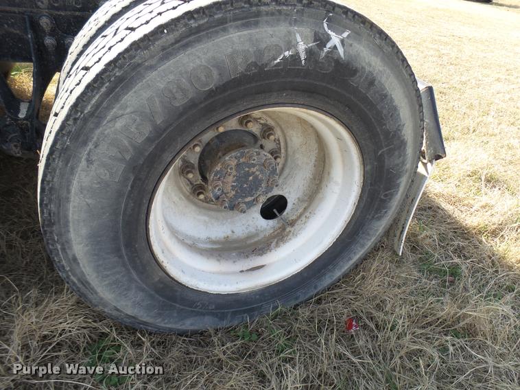 image for item DB2358 2007 International 9400i semi truck