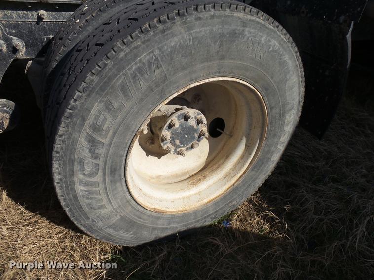 image for item DB2358 2007 International 9400i semi truck