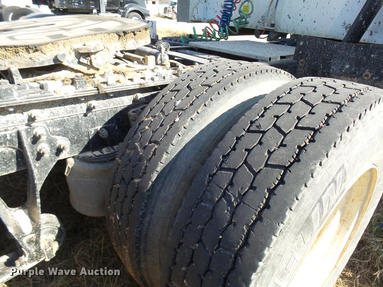 image for item DB2358 2007 International 9400i semi truck