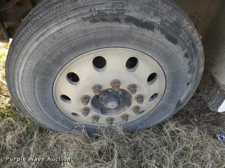 image for item DB2358 2007 International 9400i semi truck