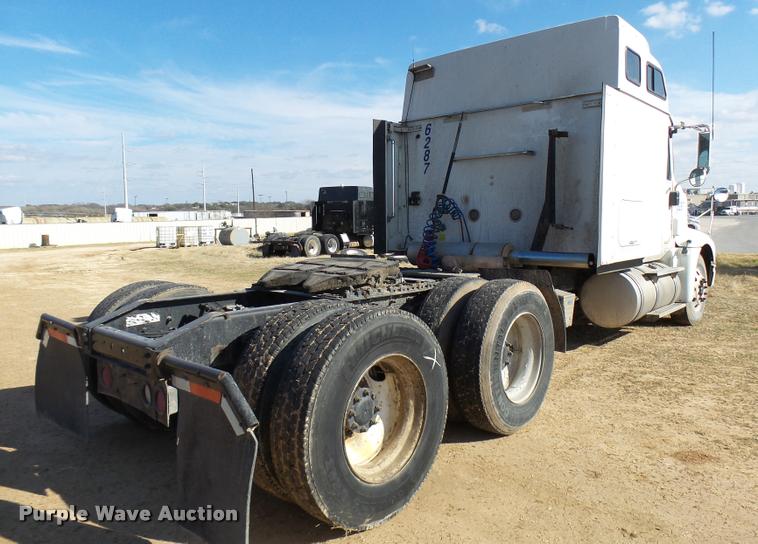 image for item DB2359 2007 International 9400i semi truck