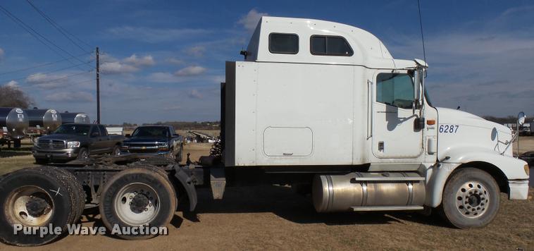 image for item DB2359 2007 International 9400i semi truck