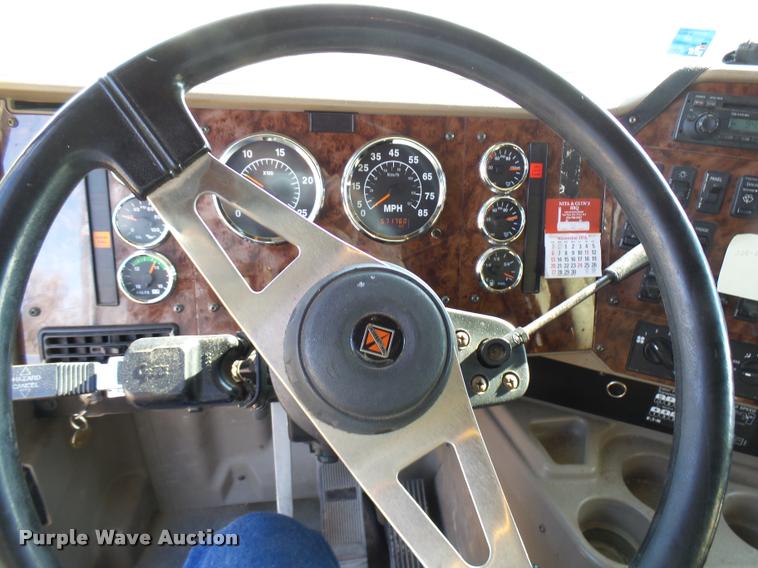 image for item DB2359 2007 International 9400i semi truck