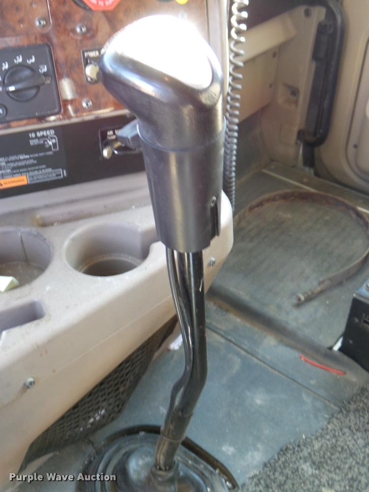 image for item DB2359 2007 International 9400i semi truck