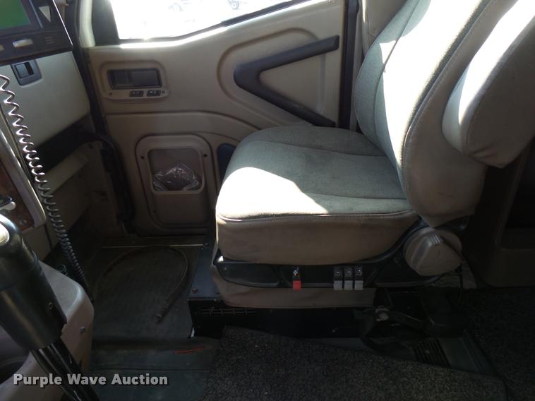 image for item DB2359 2007 International 9400i semi truck