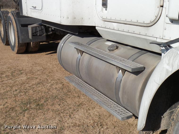 image for item DB2359 2007 International 9400i semi truck