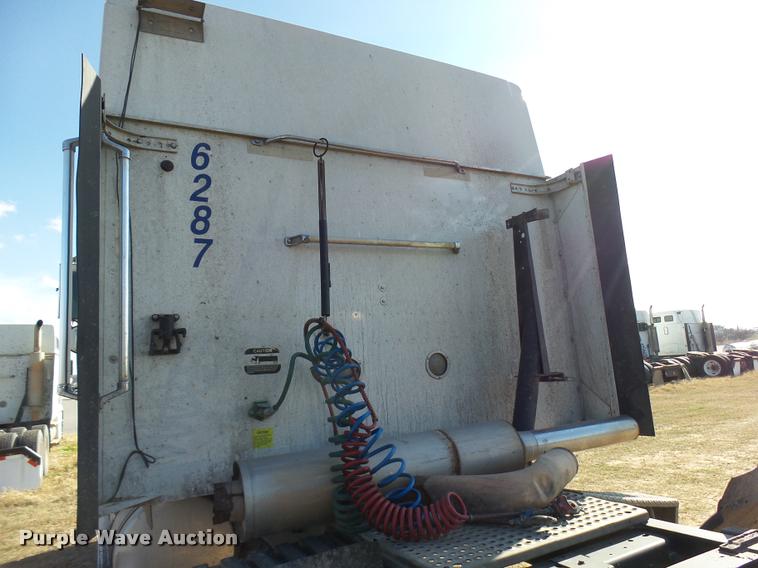 image for item DB2359 2007 International 9400i semi truck