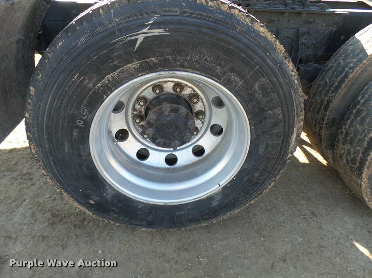 image for item DB2359 2007 International 9400i semi truck