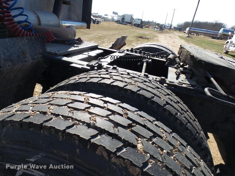 image for item DB2359 2007 International 9400i semi truck