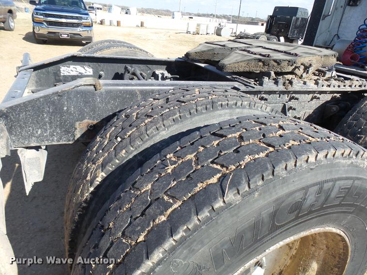 image for item DB2359 2007 International 9400i semi truck