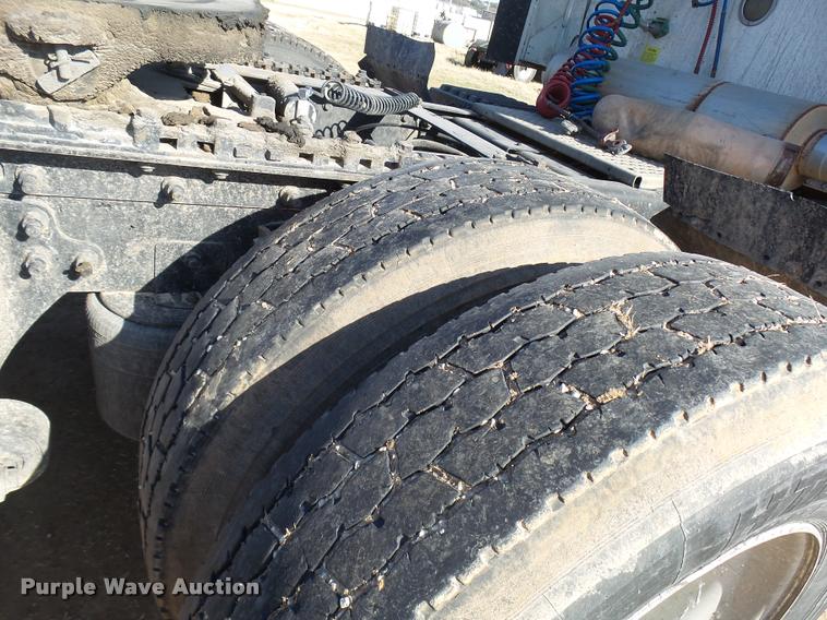 image for item DB2359 2007 International 9400i semi truck