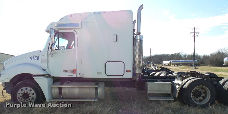 image for item DB2360 2004 Freightliner Columbia semi truck