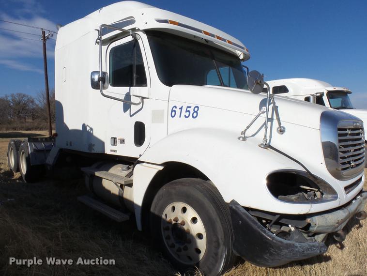 image for item DB2360 2004 Freightliner Columbia semi truck