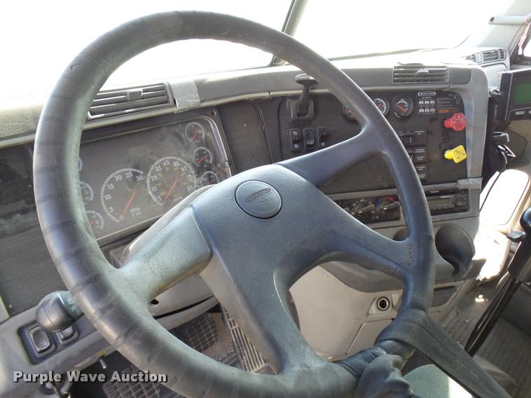 image for item DB2360 2004 Freightliner Columbia semi truck