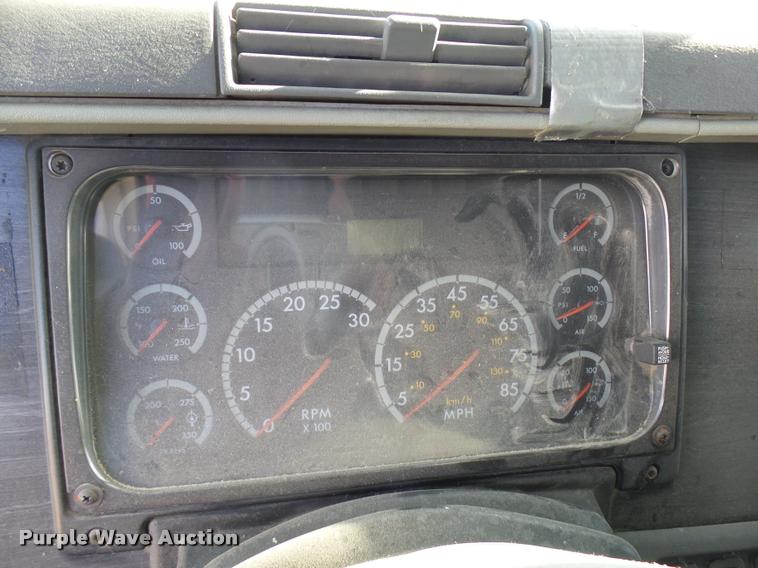 image for item DB2360 2004 Freightliner Columbia semi truck