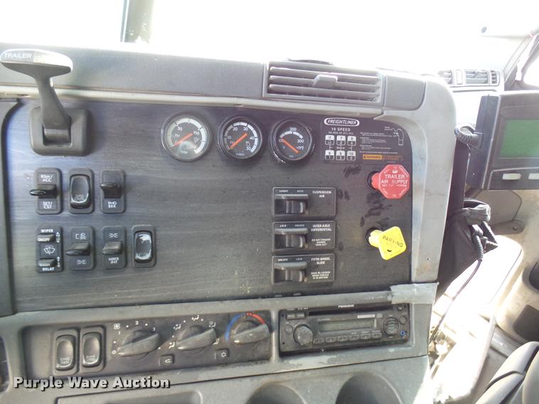 image for item DB2360 2004 Freightliner Columbia semi truck