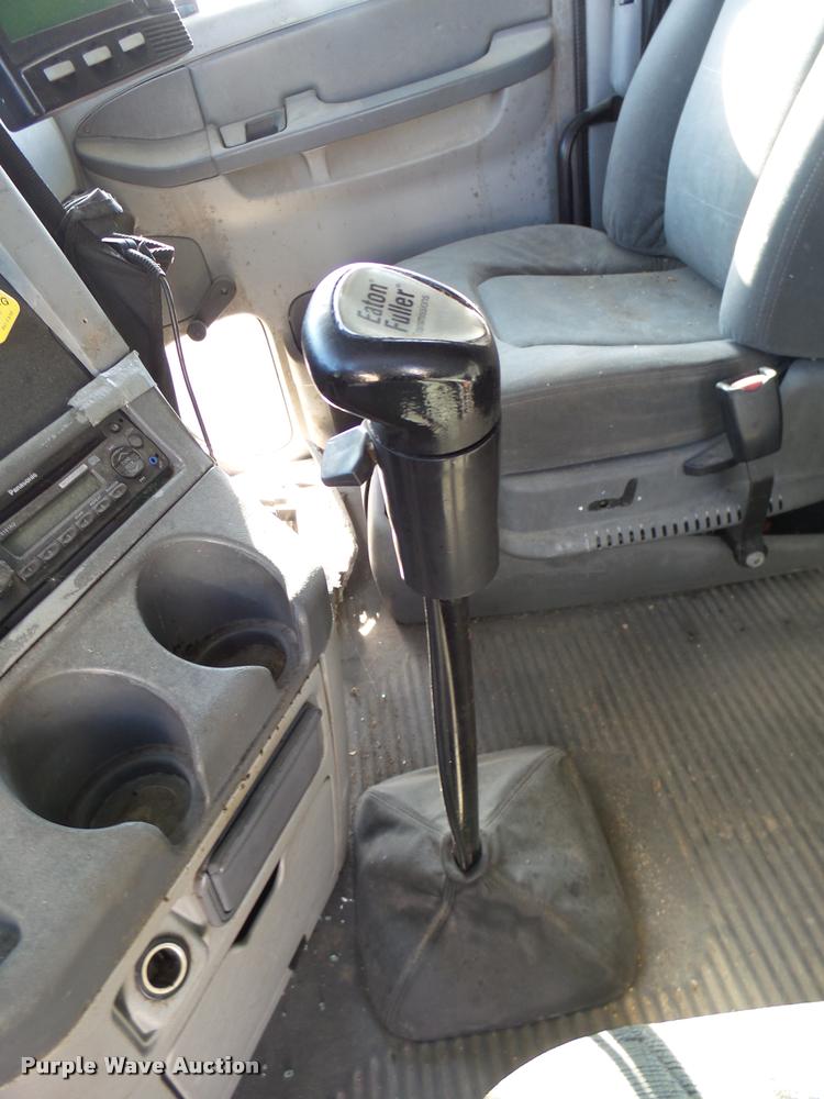 image for item DB2360 2004 Freightliner Columbia semi truck