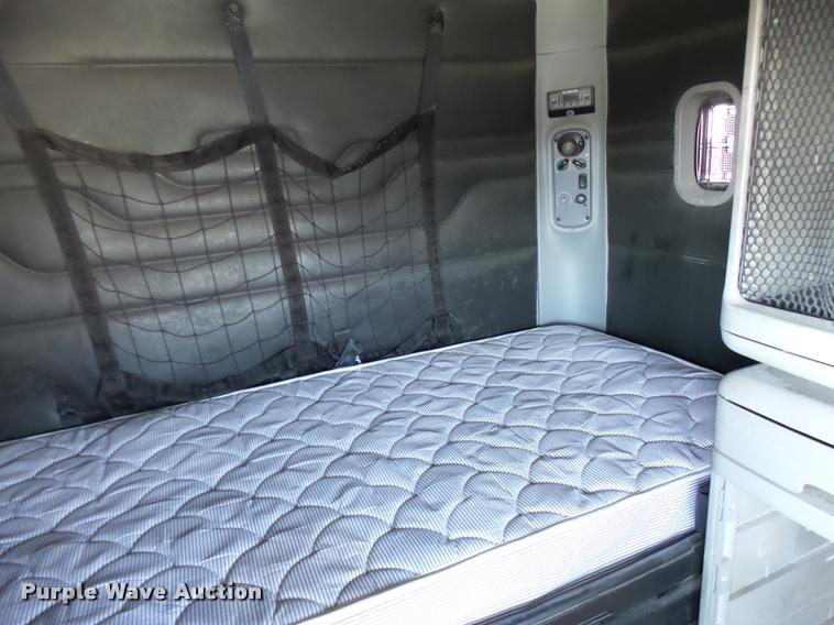 image for item DB2360 2004 Freightliner Columbia semi truck