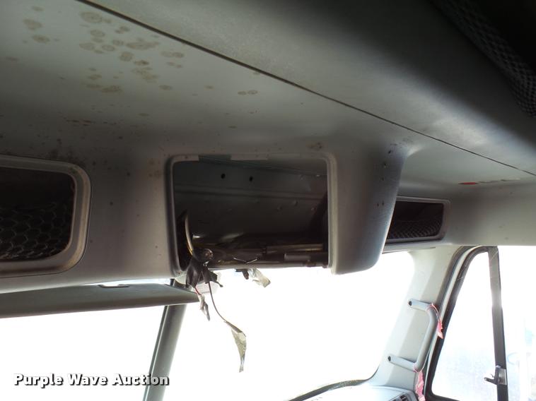 image for item DB2360 2004 Freightliner Columbia semi truck