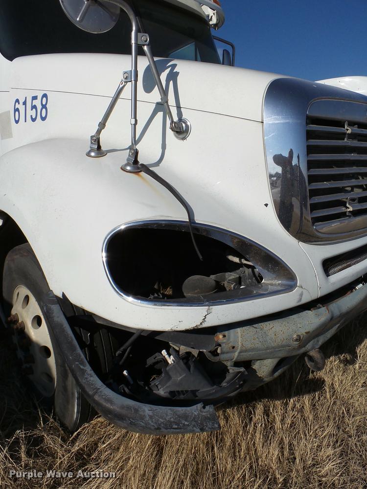 image for item DB2360 2004 Freightliner Columbia semi truck