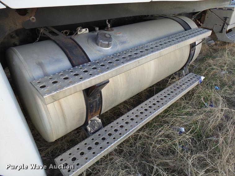 image for item DB2360 2004 Freightliner Columbia semi truck