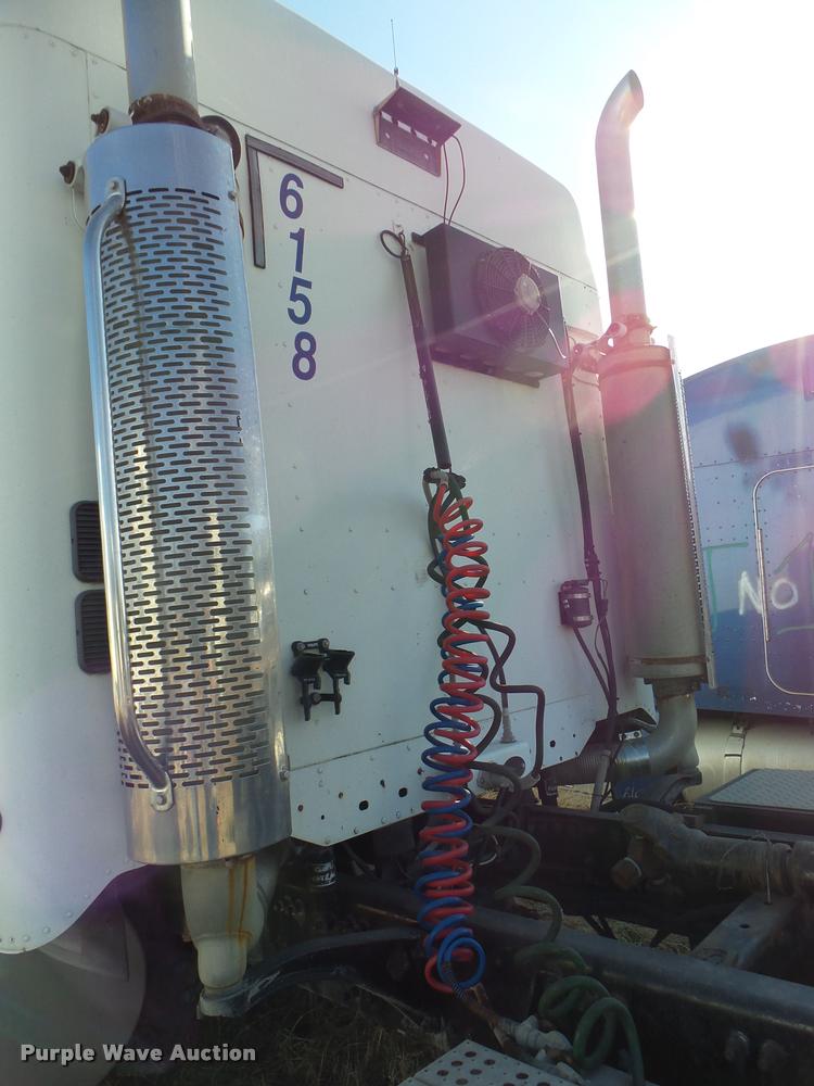 image for item DB2360 2004 Freightliner Columbia semi truck