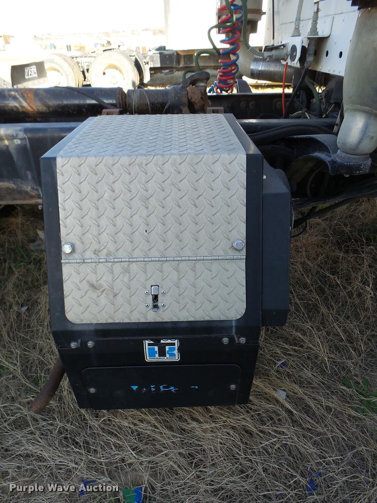 image for item DB2360 2004 Freightliner Columbia semi truck