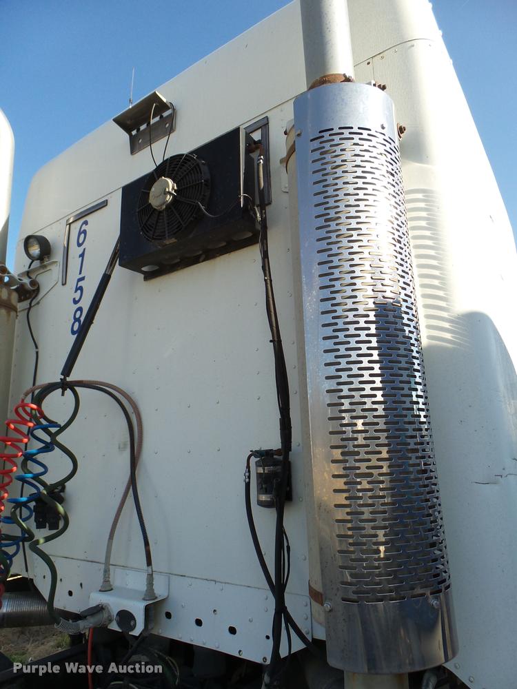 image for item DB2360 2004 Freightliner Columbia semi truck