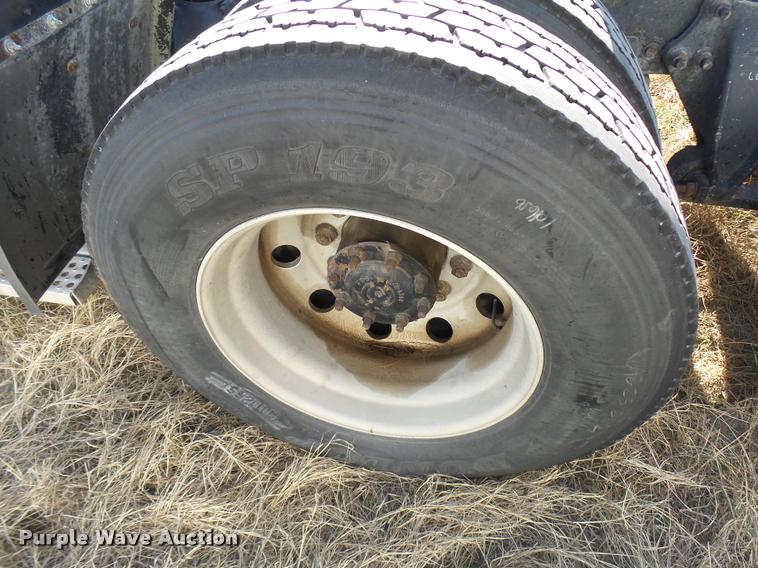 image for item DB2360 2004 Freightliner Columbia semi truck