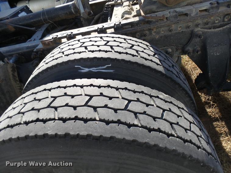 image for item DB2360 2004 Freightliner Columbia semi truck