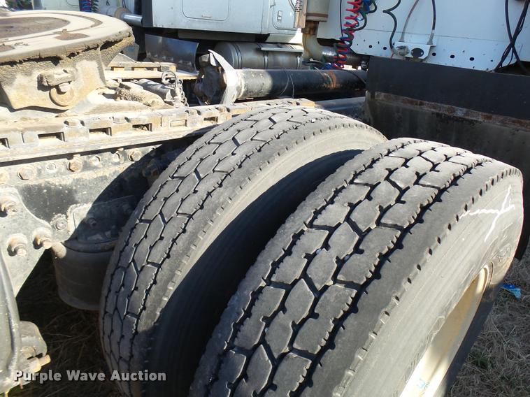 image for item DB2360 2004 Freightliner Columbia semi truck