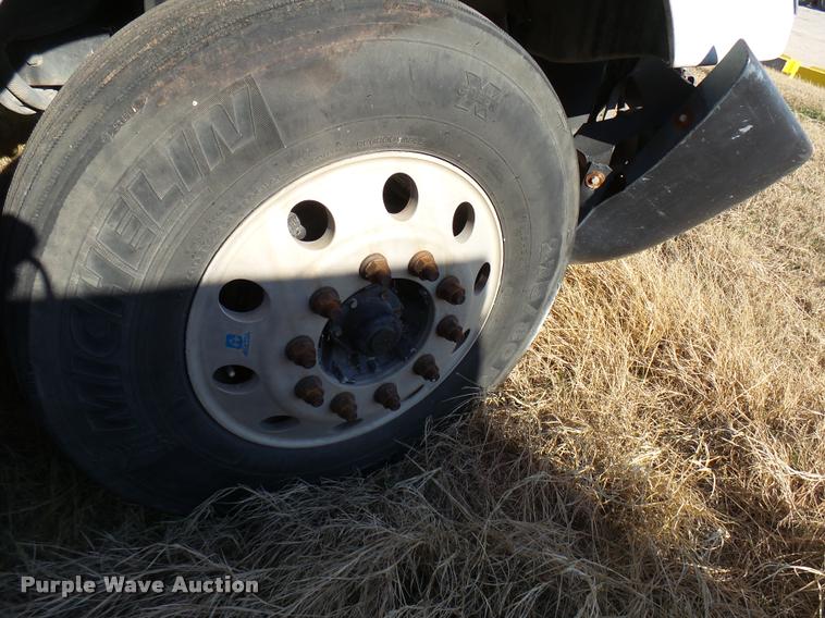 image for item DB2360 2004 Freightliner Columbia semi truck