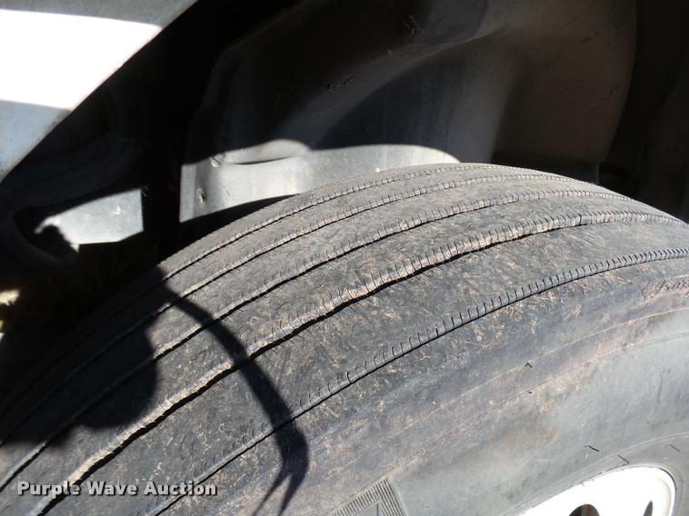 image for item DB2360 2004 Freightliner Columbia semi truck