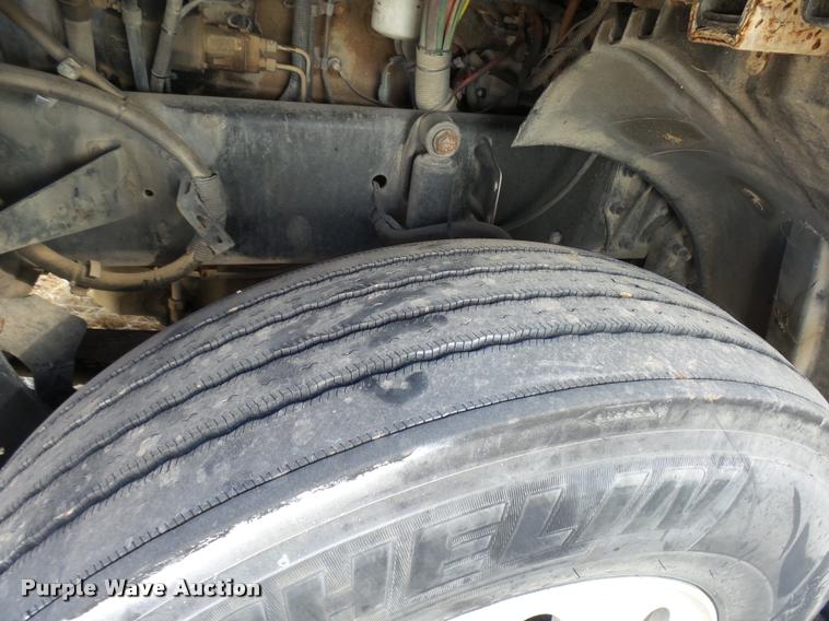 image for item DB2360 2004 Freightliner Columbia semi truck