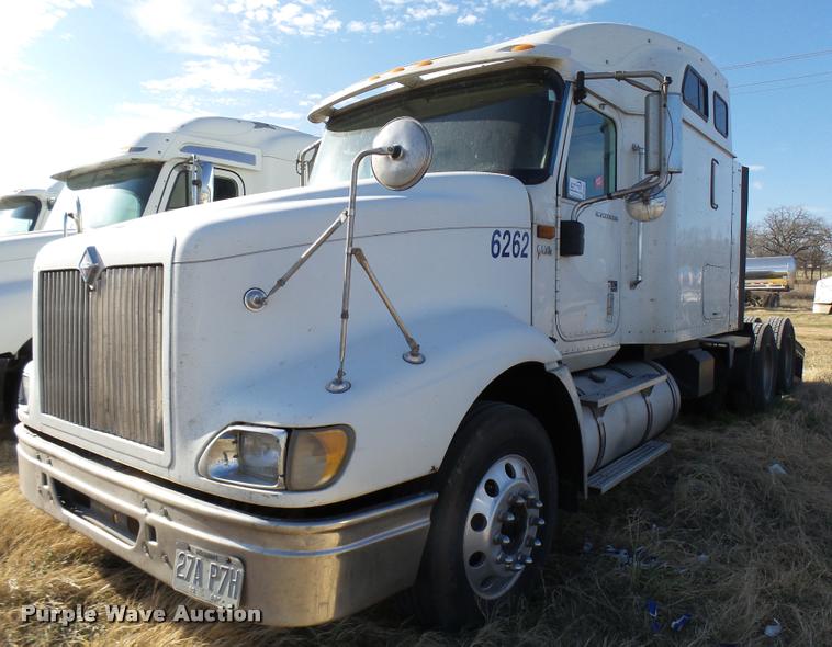 image for item DB2361 2006 International 9400i semi truck