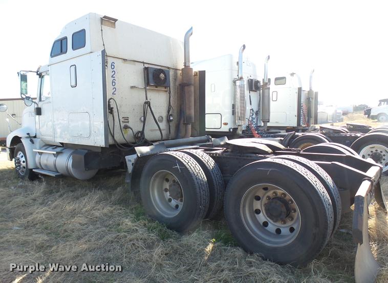 image for item DB2361 2006 International 9400i semi truck