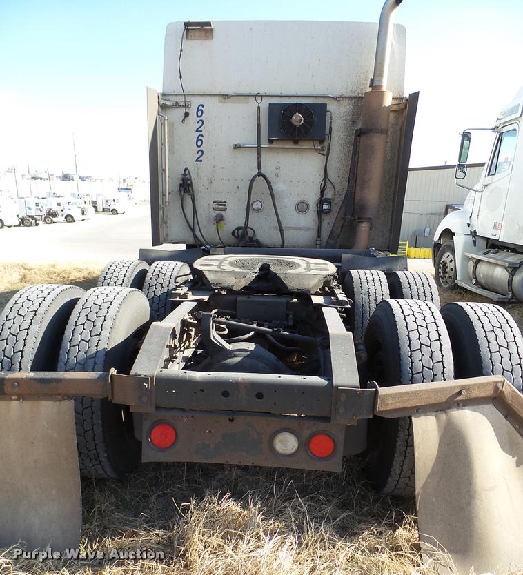 image for item DB2361 2006 International 9400i semi truck