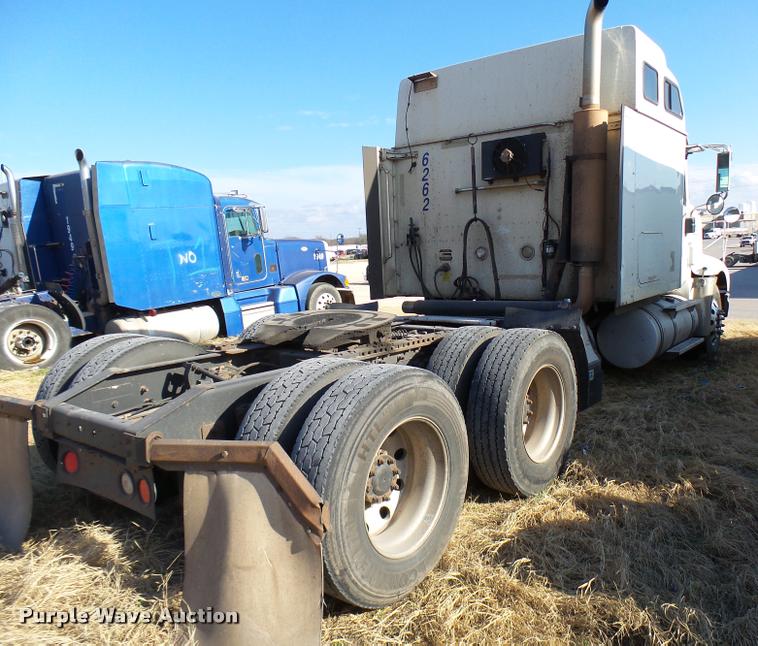 image for item DB2361 2006 International 9400i semi truck