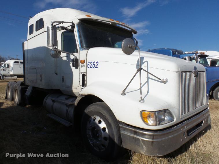 image for item DB2361 2006 International 9400i semi truck