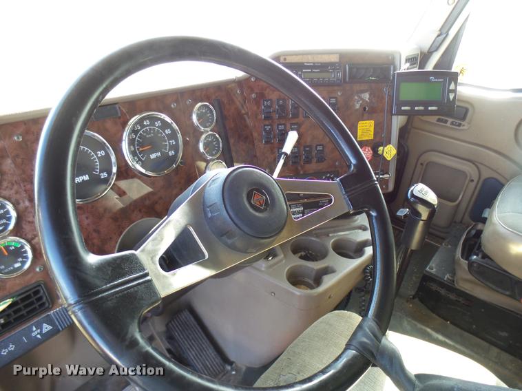image for item DB2361 2006 International 9400i semi truck