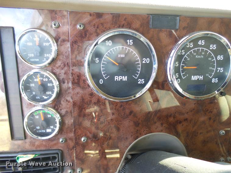 image for item DB2361 2006 International 9400i semi truck