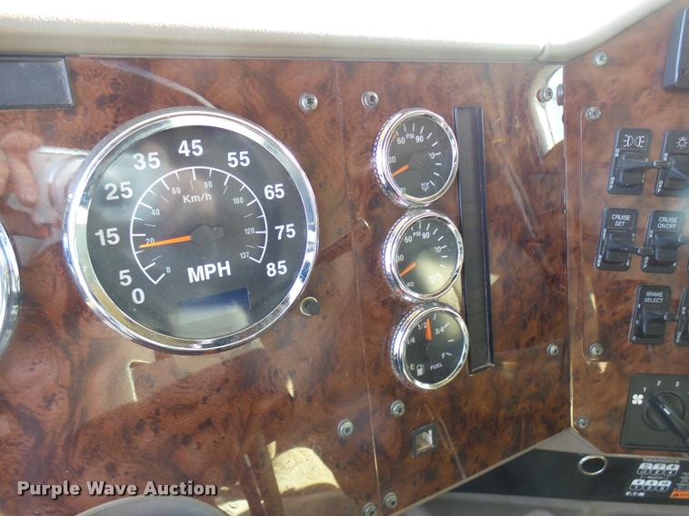 image for item DB2361 2006 International 9400i semi truck