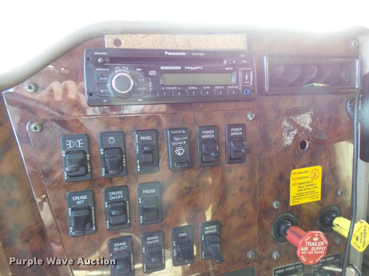 image for item DB2361 2006 International 9400i semi truck