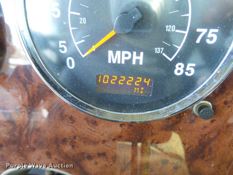 image for item DB2361 2006 International 9400i semi truck