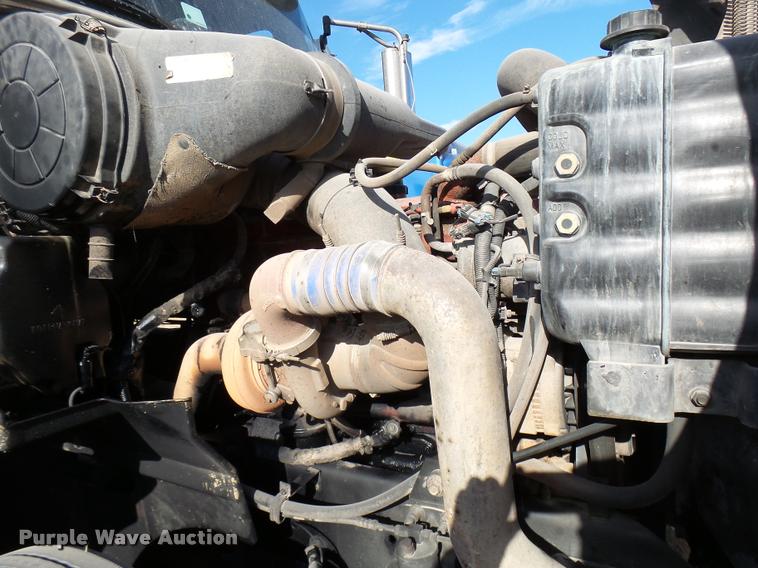 image for item DB2361 2006 International 9400i semi truck