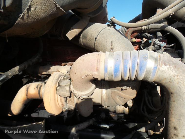 image for item DB2361 2006 International 9400i semi truck