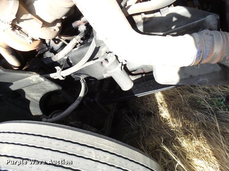 image for item DB2361 2006 International 9400i semi truck